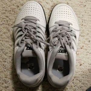 Nike Vapor Court Mens 7.5 wide